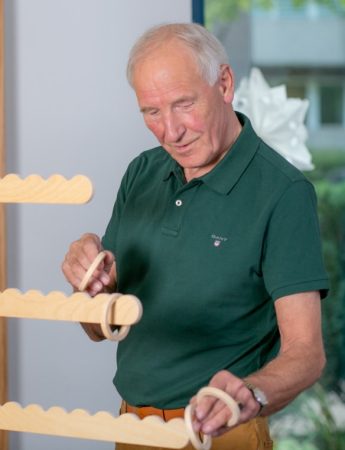 Mann am Steckbaum 3